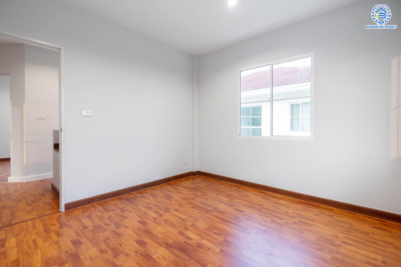 บ้านมือสองตกแต่งใหม่ แบรนด์ LH ม.ชลลดา บางใหญ่-เซ็นทรัลเวสต์เกต หลังมุม เนื้อที่ 58.9 ตร.ว. ฟังก์ชัน 3 ห้องนอน 2 ห้องน้ำ 1 ห้องอเนกประสงค์ 2 ที่จอดรถ Facilities ครบครัน บนทำเลเดินทางสะดวก เชื่อมต่อถ.กาญจนาภิเษก และเพียง 10 นาทีถึงรถไฟฟ้า "สถานีคลองบางไผ่"